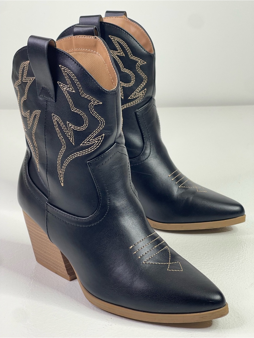 Soda Black Faux Leather Western Ankle Boots Pointed Toe Stacked Heel Womens 7.5